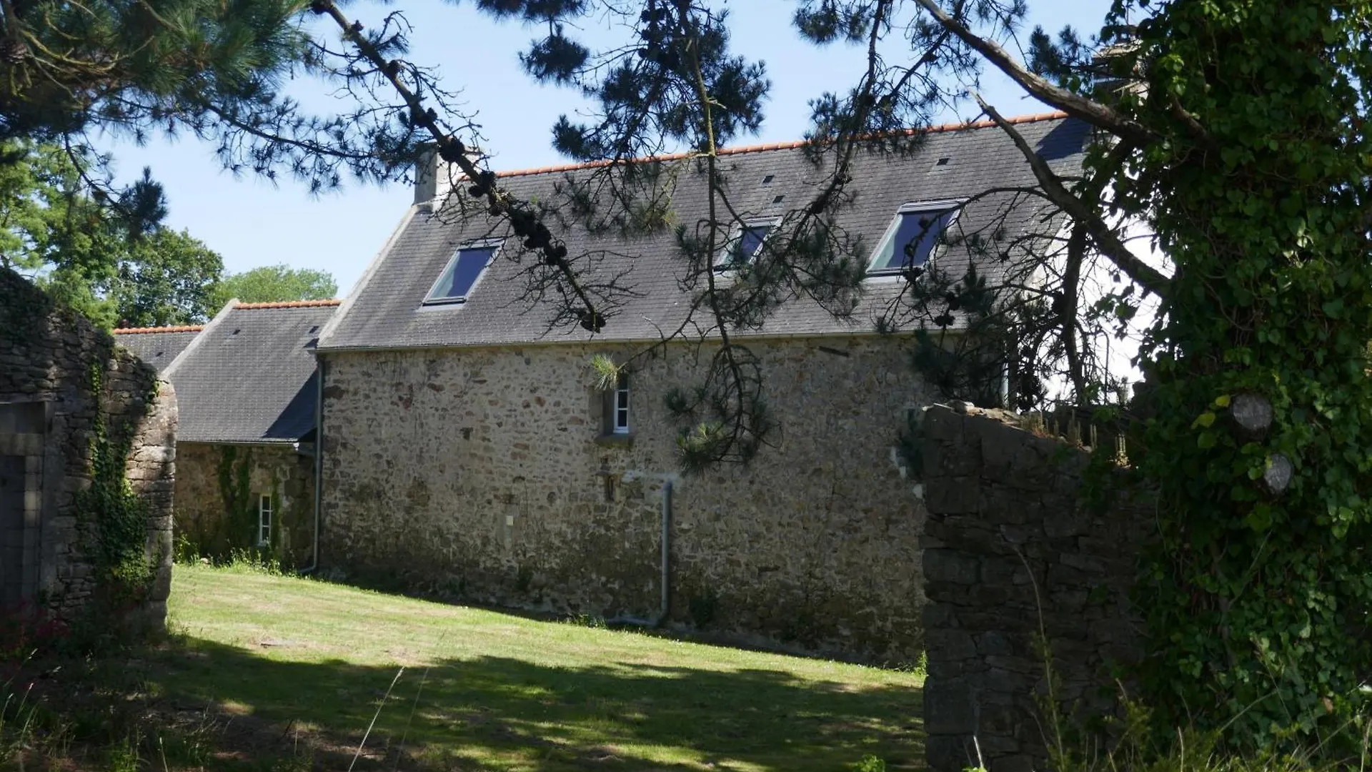 711- Spacieuse Ferme Bretonne Avec Sauna Et Grand Beuzec-Cap-Sizun