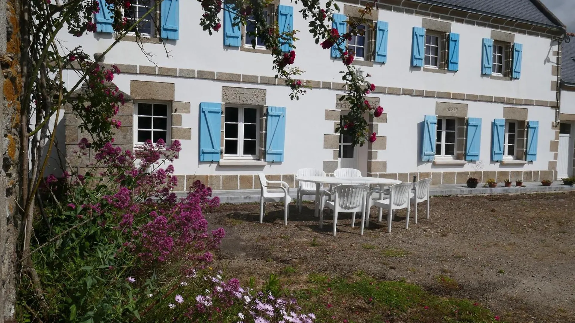 Holiday home 711- Spacieuse Ferme Bretonne Avec Sauna Et Grand Beuzec-Cap-Sizun France